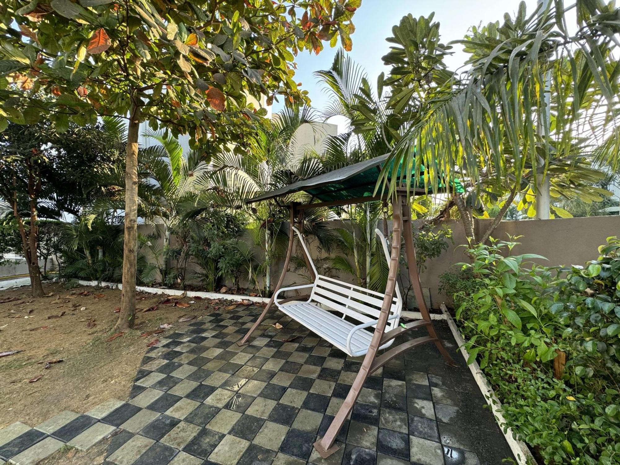Castillo The Villa Near Kamrej Surat Exterior foto